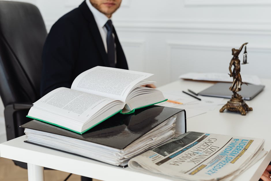 Advogado estudando para o exame da OAB